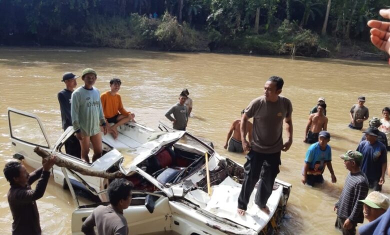 Mobil Terperosok dari Jembatan Gantung, Dua Warga Bone Meninggal Dunia