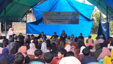 Reses di Lanosi, Sejumlah Warga Curhat ke Heryanti Harun Soal Jalan Rusak