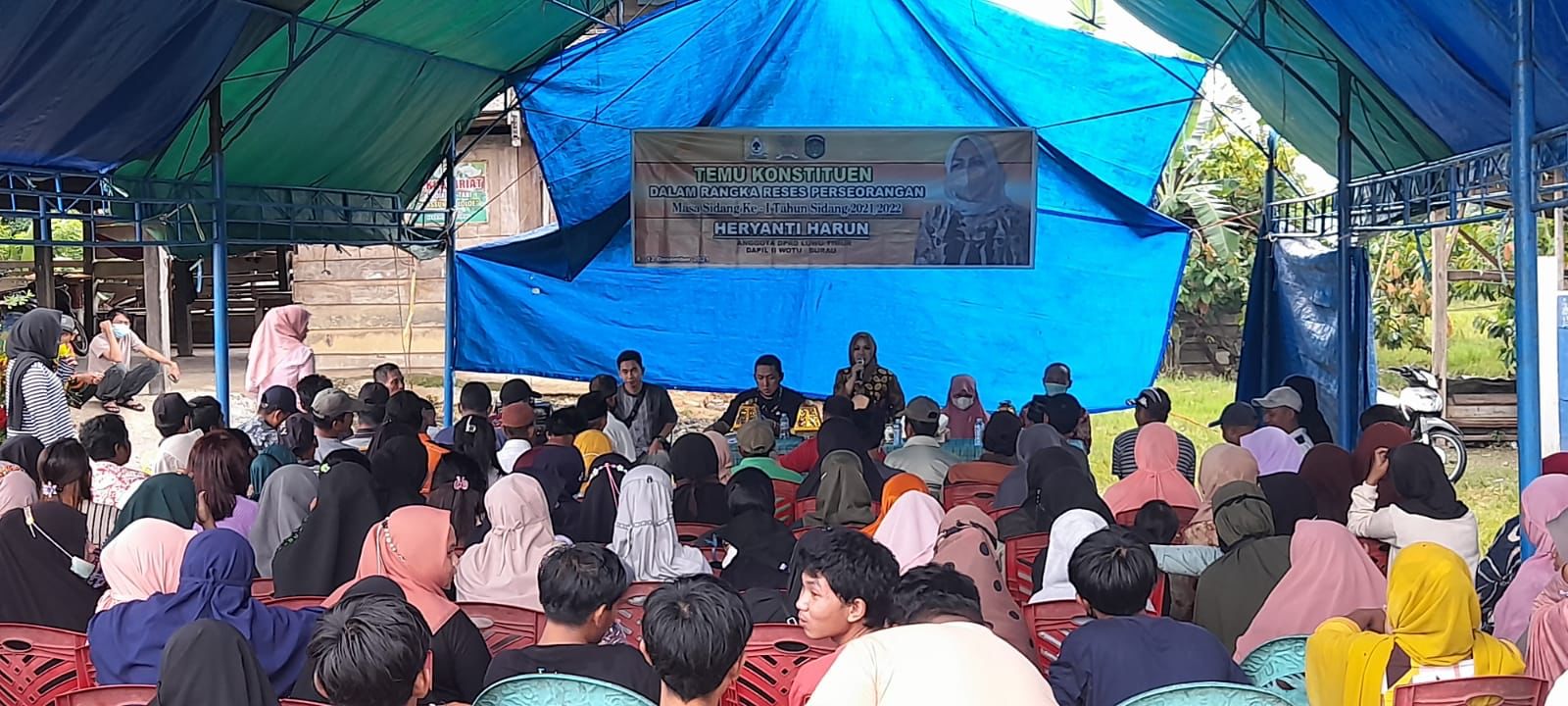 Reses di Lanosi, Sejumlah Warga Curhat ke Heryanti Harun Soal Jalan Rusak