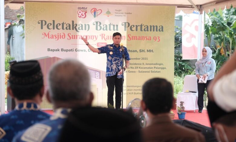 Adnan Apresiasi Pembangunan Masjid Suraenny Ramlan Smansa 93 di Gowa