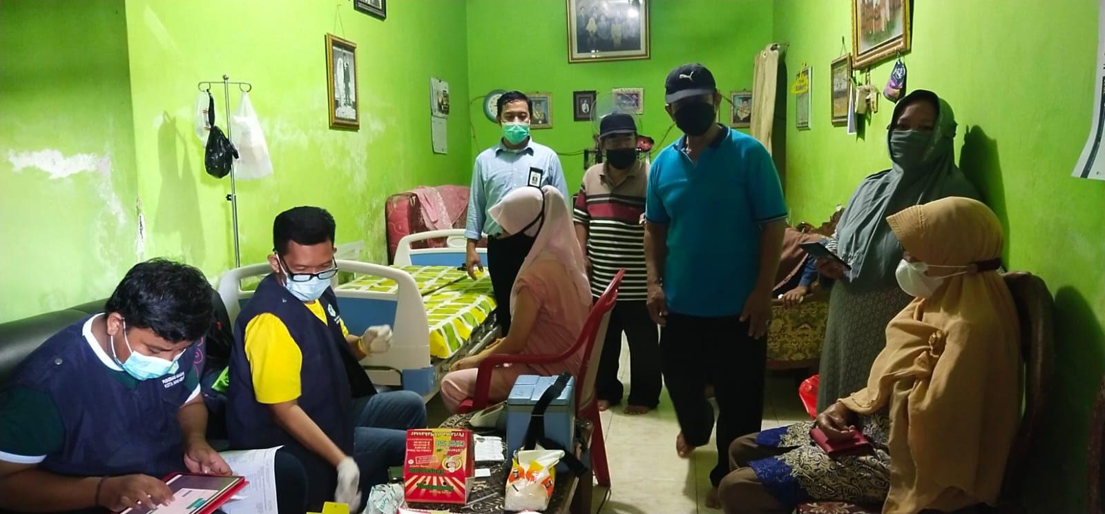 Sekdis Dukcapil Makassar Gelar Vaksinasi di Kediamannya