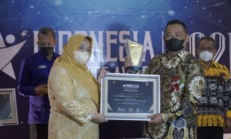 Peduli Penyiaran, PDAM Makassar Terima Penghargaan KPID Award 2021