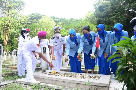 Peringati Hari Armada RI Tahun 2021, Lantamal VI Ziarah Rombongan di TMP Panaikang Makassar