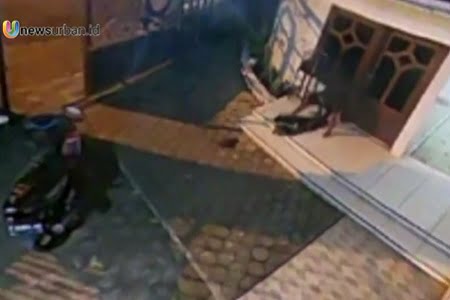Pencuri Kotak Amal Masjid Terciduk CCTV, Pelaku Tinggalkan Surat