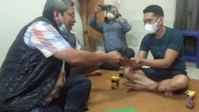 Plt Gubernur Sulsel Sampaikan Duka dan Berikan Santunan kepada Keluarga Korban Kebakaran di Toraja Utara