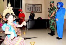 Tari Paduppa dan Tradisi Anggaru Sambut Pangkoarmada II di Mako Lantamal VI Makassar