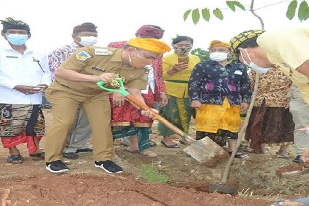 Wali Kota Hadi Letakkan Batu Pertama Pembangunan Galeria Pura dan Tanam Pohon Mahoni