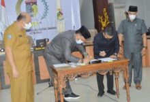 Wali Kota Hadi Bersama Pimpinan DPRD Teken Persetujuan Ranperda RPJMD Kota Palu 2021-2026