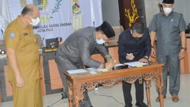 Wali Kota Hadi Bersama Pimpinan DPRD Teken Persetujuan Ranperda RPJMD Kota Palu 2021-2026