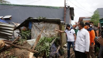 Wali Kota Danny Tinjau Lokasi Korban Angin Puting Beliung Kelurahan Maccini Parang