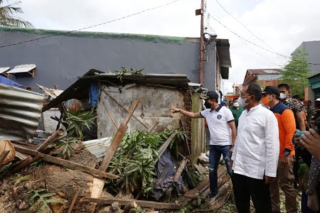 Wali Kota Danny Tinjau Lokasi Korban Angin Puting Beliung Kelurahan Maccini Parang