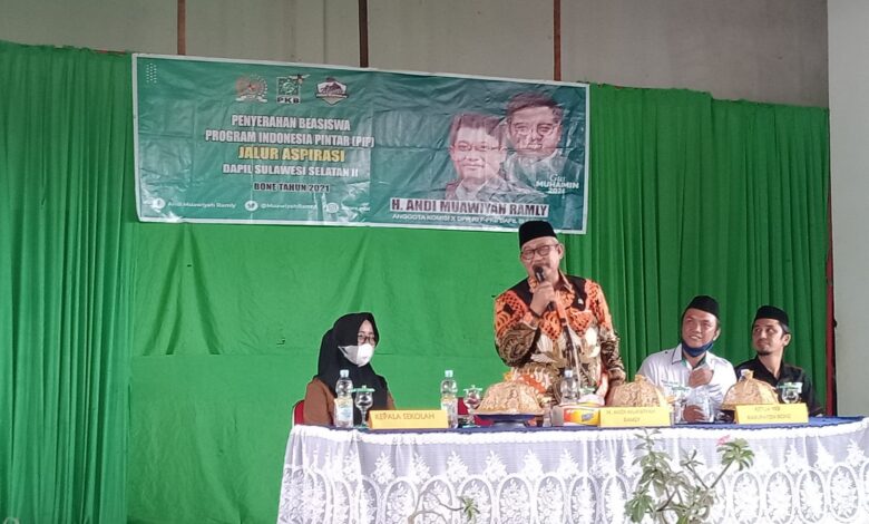 Kurangi Beban Orang Tua Siswa, DPR RI Andi Muawiyah Ramli Salurkan Aspirasi Beasiswa PIP
