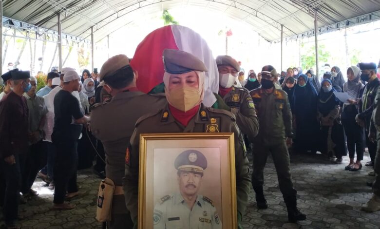 Wawali dr Reny Lepas Jenazah Seorang Birokrat Tulen dan Politisi Senior di Kota Palu