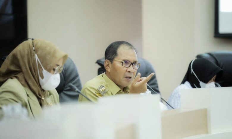 Danny-Fatma Tegaskan Lurah dan Camat Tingkatkan Kedisiplinan dalam Pelayanan