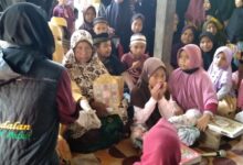Tim Andalan Peduli Sulsel Salurkan Bantuan Al-Qur'an Dua Tempat Mengaji di Kabupaten Pinrang