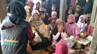 Tim Andalan Peduli Sulsel Salurkan Bantuan Al-Qur'an Dua Tempat Mengaji di Kabupaten Pinrang