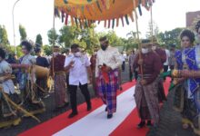 Kapolda Sulsel Hadiri Gerai Vaksinasi di Bone Hingga dapat Gelar Adat Deng Matutu