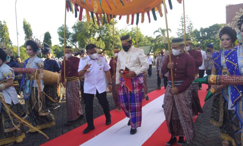 Kapolda Sulsel Hadiri Gerai Vaksinasi di Bone Hingga dapat Gelar Adat Deng Matutu