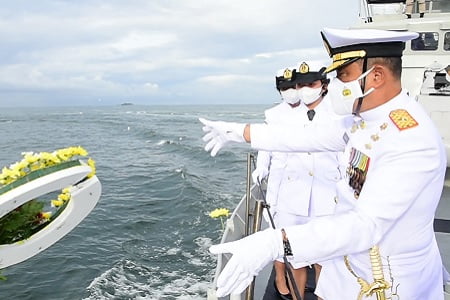 Peringati Hari Dharma Samudera, Lantamal VI Gelar Tabur Bunga di Perairan Makassar
