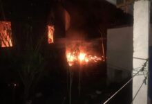 Diduga Korsleting Listrik, Dua Rumah Hangus Dilalap Api Saat Pemilik Sedang Tidur