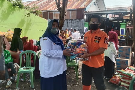 BPBD Sulsel Salurkan Bantuan Korban Kebakaran di Makassar