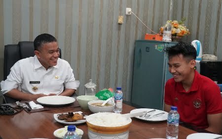 Pemain Timnas Piala AFF 2020 Witan Sulaiman dapat Beasiswa Sampai S2 dari Wali Kota Palu