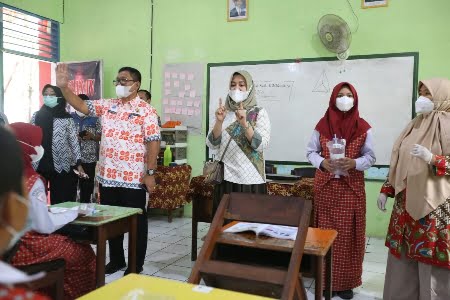 Fatmawati Rusdi Pantau Tes GeNose Murid SD di Makassar