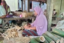 Kisah Perjuangan Ibu Penjual Tusuk Sate Sekolahkan Anak-anaknya Patut Jadi Teladan