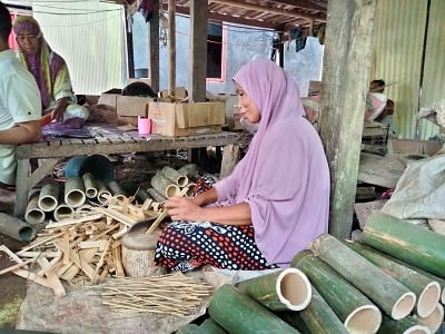 Kisah Perjuangan Ibu Penjual Tusuk Sate Sekolahkan Anak-anaknya Patut Jadi Teladan