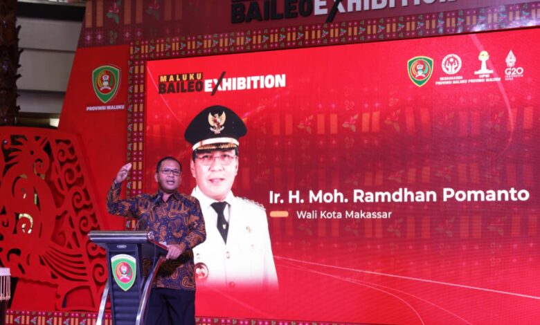 Danny Sambut Bahagia Pameran Kolaborasi Tenun Maluku dan Sutera Makassar