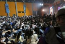 Konser Picu Kerumunan, Petugas Bubarkan Secara Paksa dengan Padamkan Listrik