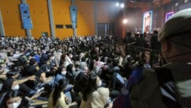 Konser Picu Kerumunan, Petugas Bubarkan Secara Paksa dengan Padamkan Listrik