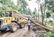 Tanah Longsor Rusak Dua Rumah di Sinjai, Andi Sudirman Kirim Bantuan