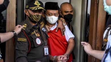 Hakim Memvonis Penjara Seumur Hidup Herry Wirawan Pelaku Pemerkosaan Belasan Santriwati di Bandung