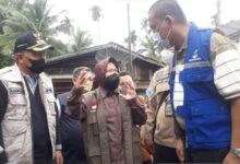 Kunjungi Pengungsi Korban Gempa Pasaman Barat, Mensos Risma Akan Buat Lumbung Sosial