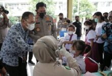 Wali Kota Makassar Bersama Kapolda Sulsel Launching Roadshow Vaksinasi Anak Usia 6-11 Tahun