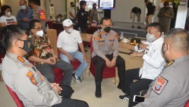 Bersama Wakapolda Sulteng, Wali Kota Hadi Ikuti Pengarahan Presiden Jokowi Soal Percepatan Vaksinasi