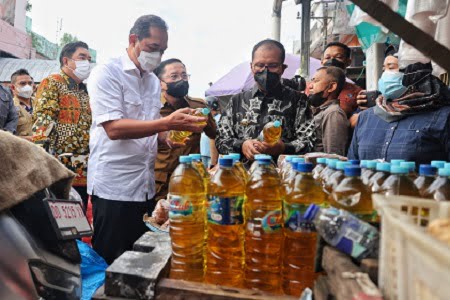 Wali Kota Danny Pomanto dan Mendag Luthfi Pantau Stok Minyak Goreng di Pasar Tradisional