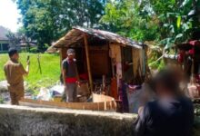 Tinggal di Rumah Tak Layak Huni, Warga Sinjai Ini Dapat Bantuan dari Andi Sudirman