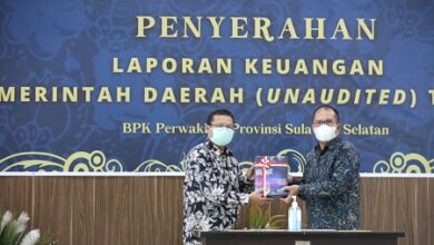 Serahkan LKPD Kota Makassar 2021, Wali Kota Danny Harap Pertahankan Nilai