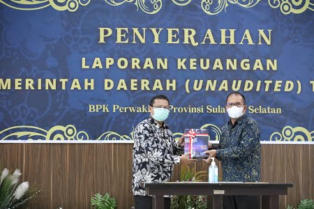 Serahkan LKPD Kota Makassar 2021, Wali Kota Danny Harap Pertahankan Nilai