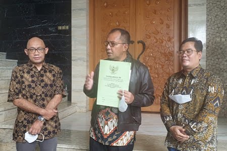 Pemkot Makassar Terima Hibah Tanah Dari Letjen (Purn) Solihin GP