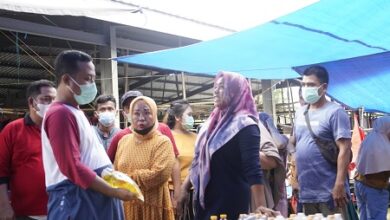 Gubernur Sulsel Ajak Warga Bantu Pelaku Usaha Mikro dengan Belanja di Pasar Tradisional