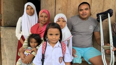 Kisah Ayah Difabel di Gowa Berjuang Keras Hidupi Keluarga dan Sekolahkan 4 Putrinya