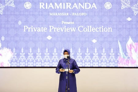Di Fashion Show Riamiranda, Indira Jusuf Apresiasi Karya Kawula Muda