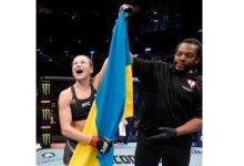 Maryna Moroz Bentangkan Bendera Ukraina di Arena UFC 272