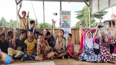 Operasi Gizi Anak Indonesia Ceriakan Anak-Anak Pemulung di Kota Makassar