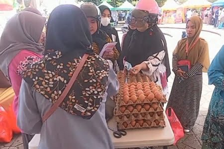 Minyak Goreng Tak Terlihat di Pasar Murah Pemkab Bone Jelang HJB 692