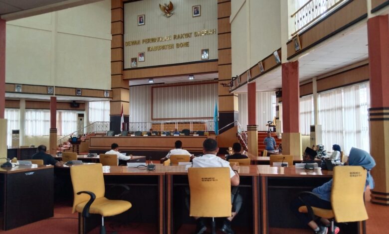 Rapat Gabungan Komisi Dewan DPRD Bone Ramai- Ramai Soroti LKPJ Bupati Bone Anggaran Tahun 2021.
