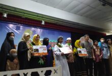 Sekolah Islam Athirah Berikan Hadiah 3 Paket Umrah Guru Muda Berbakat